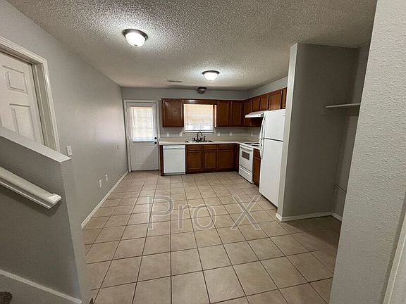 2nd image of 3409 SW Victoria Pl APT 2