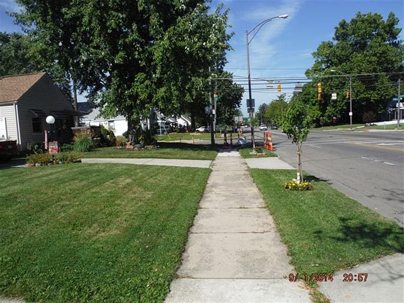 2nd image of 861 E North Broadway