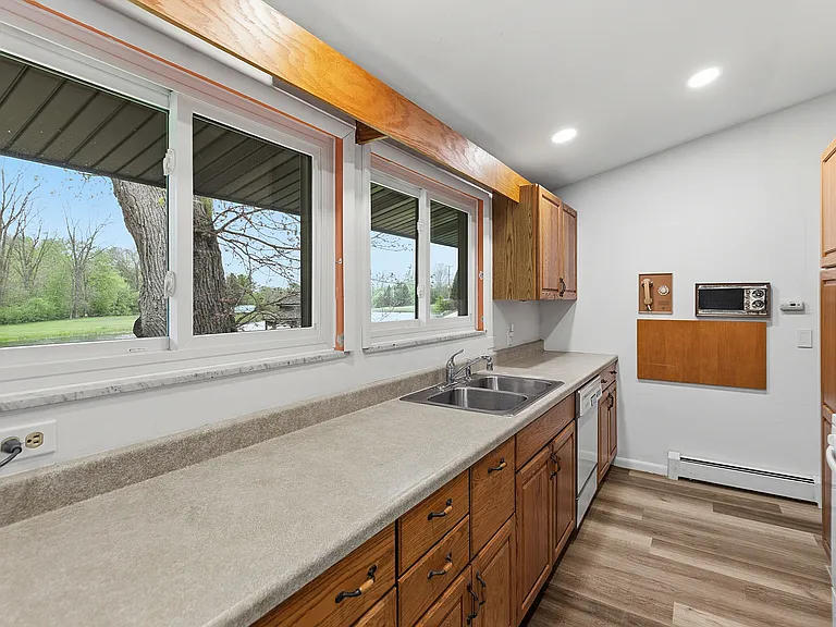 1392 Maple Grove Rd — Photo 23