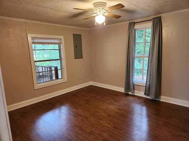 110 Lattimer Dr — Photo 6