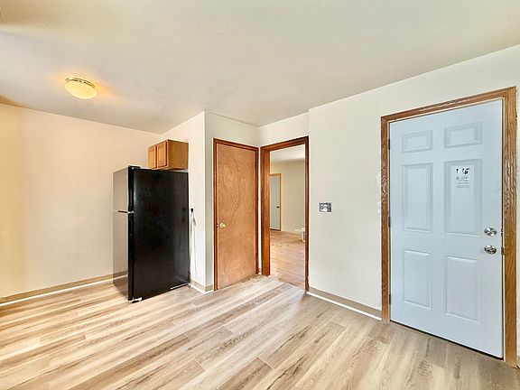 5th image of 922 Farwell Ave
