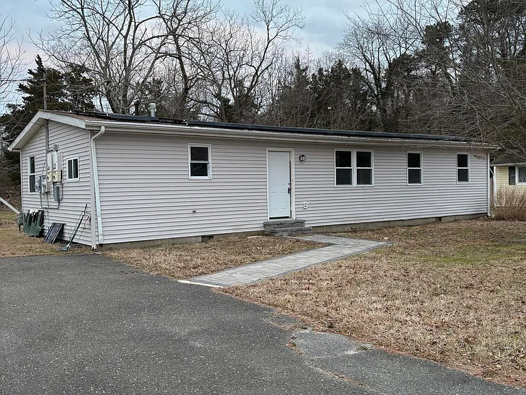 105 Floyd Ln — Photo 1