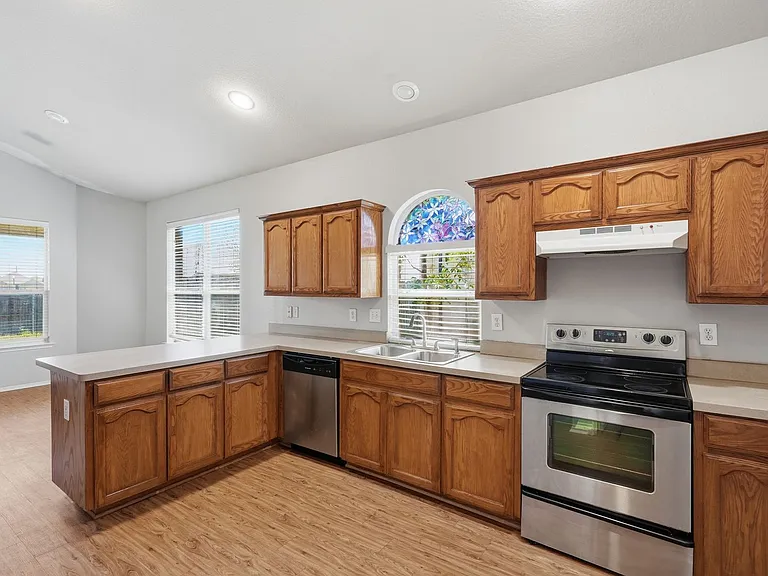 1113 Beaverwood Ln — Photo 3