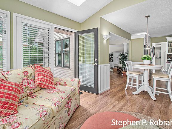 3rd image of 2596 Northboro Ct NE