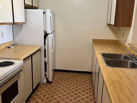 4th image of 195 Chamberlain Cres Unit 311