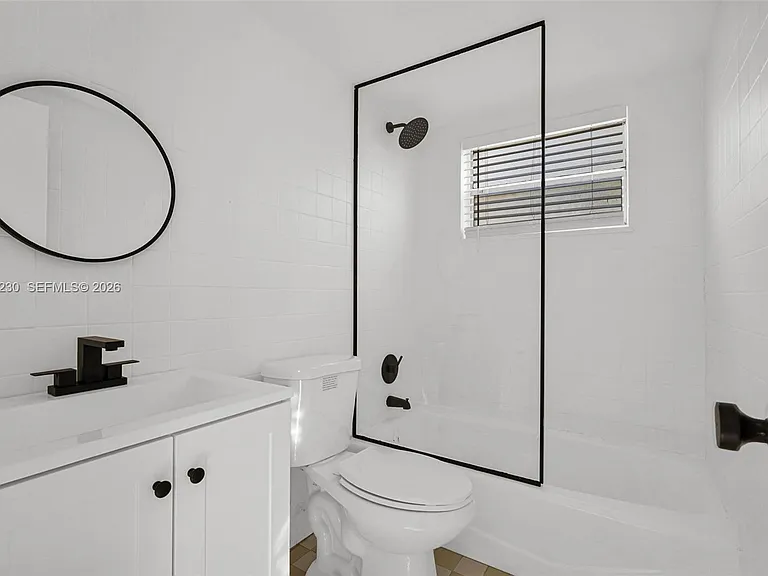 8295 NE Miami Ct #4 — Photo 36