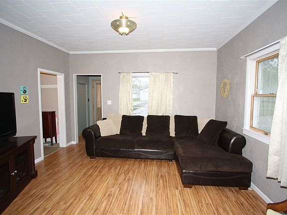 3rd image of 510 4th Ave SE