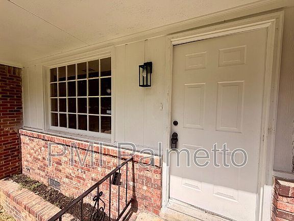 3rd image of 1805 Carousel Cir