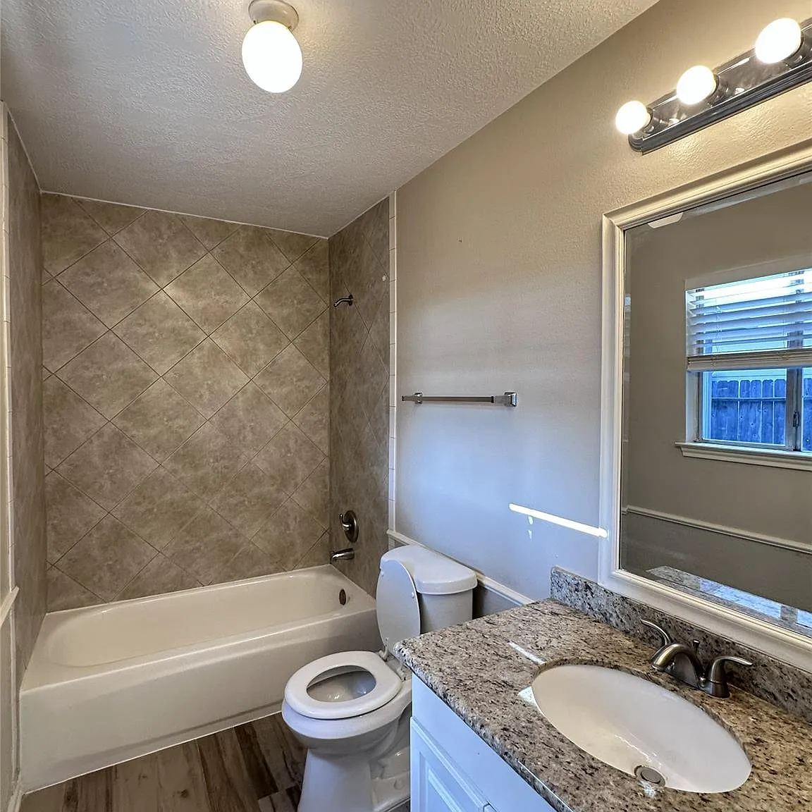 3 bed, 2.0 bath, 1318 sqft, $1,850 — Photo 4