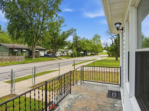3rd image of 206 Comingo Avenue