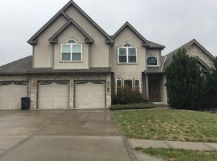 206 Double Tree Ln, Smithville, MO 64089