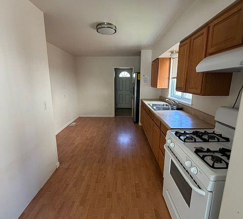 5th image of 901 Symes Ave