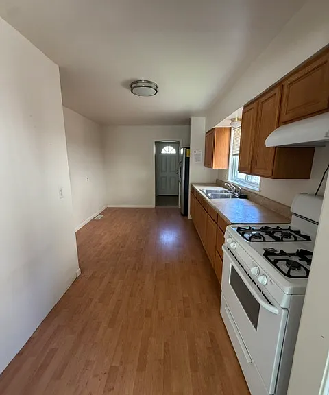 901 Symes Ave — Photo 5