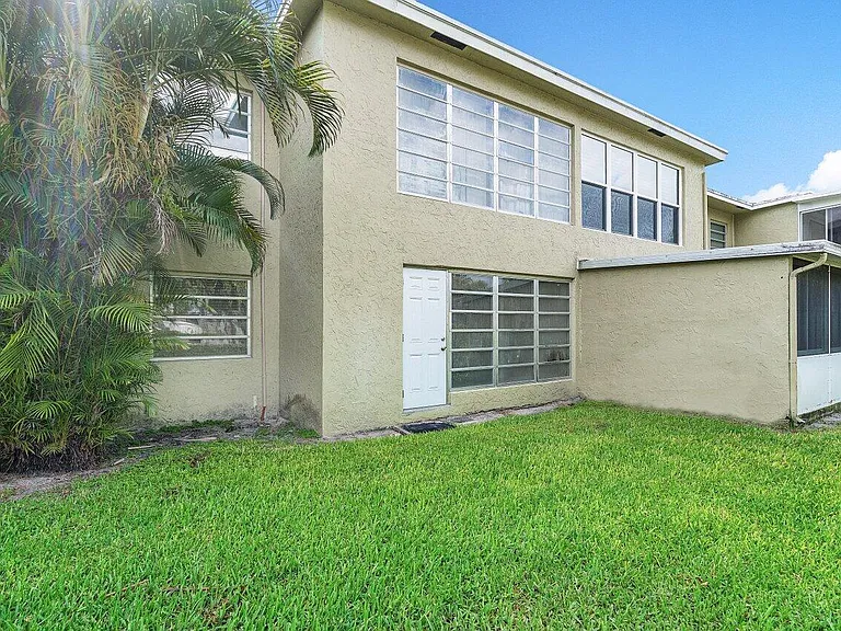 1021 Flame Vine Ave — Photo 23