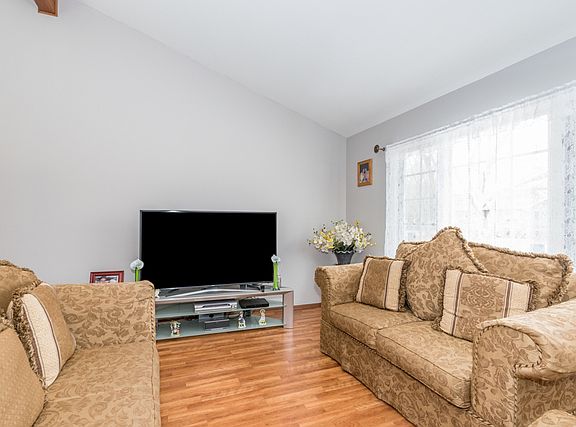 3rd image of 1405 Macarthur Dr