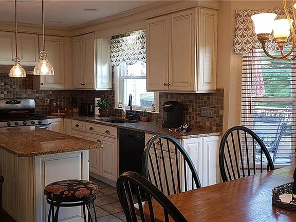 3rd image of 5112 Vermont Dr