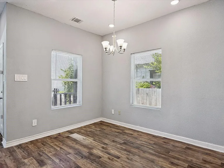 3025 Drew St — Photo 3