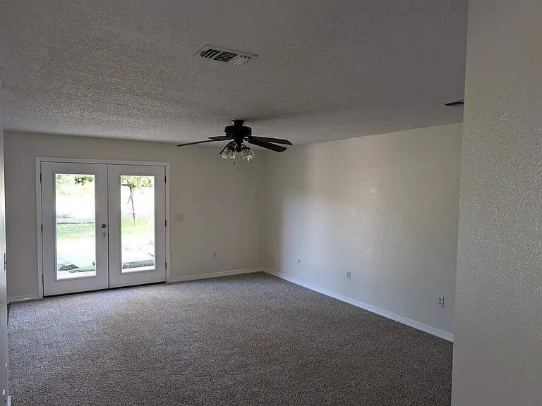 223 Tiffot Ct — Photo 3