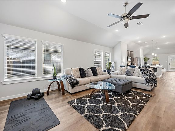 4th image of 8118 Royal Breeze Dr