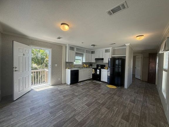 2nd image of 4125 Park St N #211