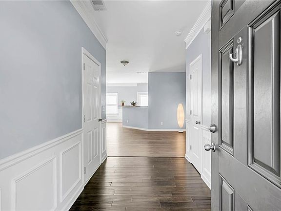 4th image of 183 Spring Way Sq