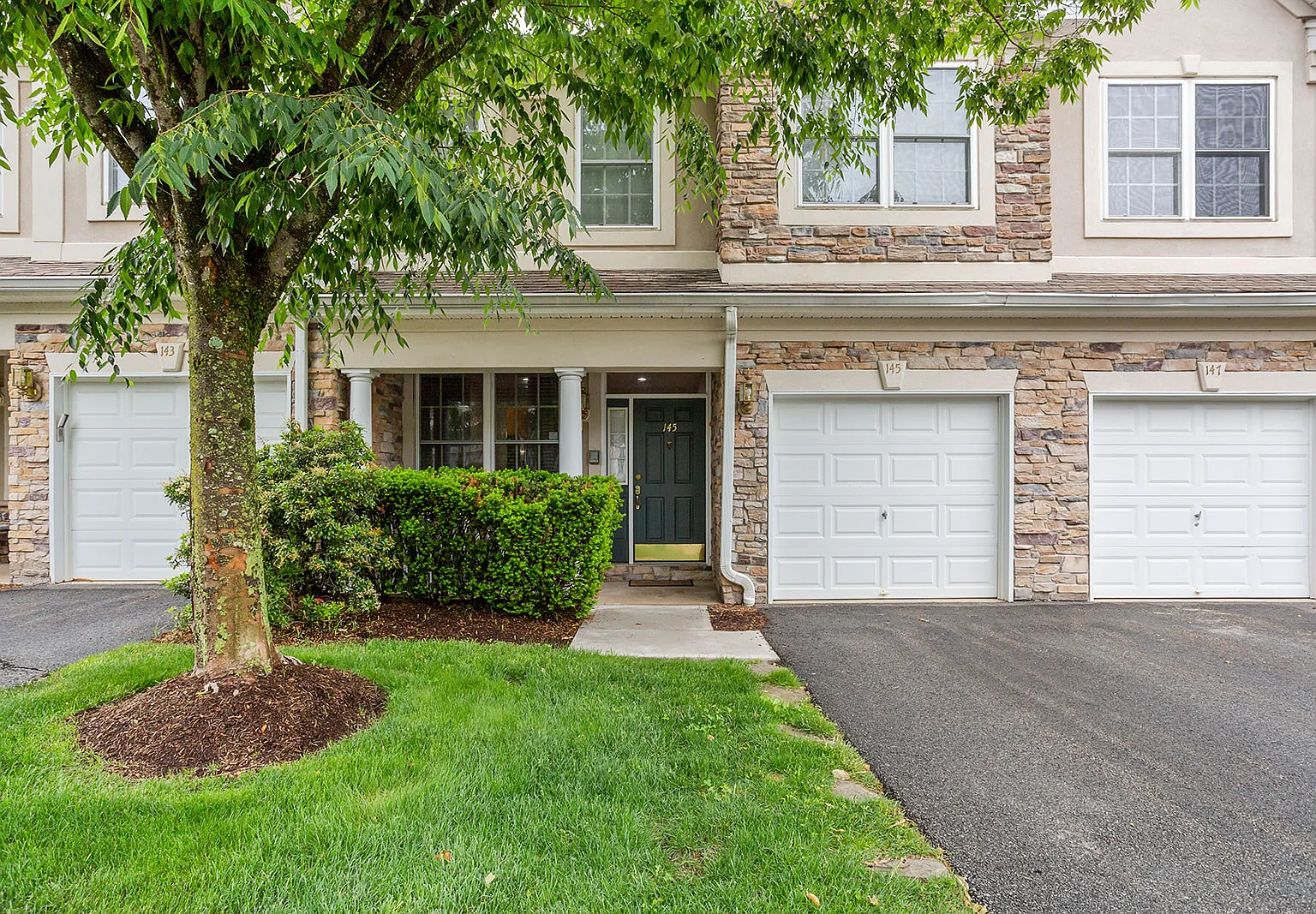 3 bed, 2.5 bath, 2146 sqft, $4,000 — Photo 2