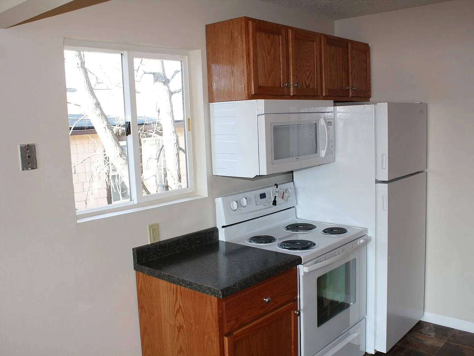 2 bed, 800 sqft, $1,075 — Photo 2