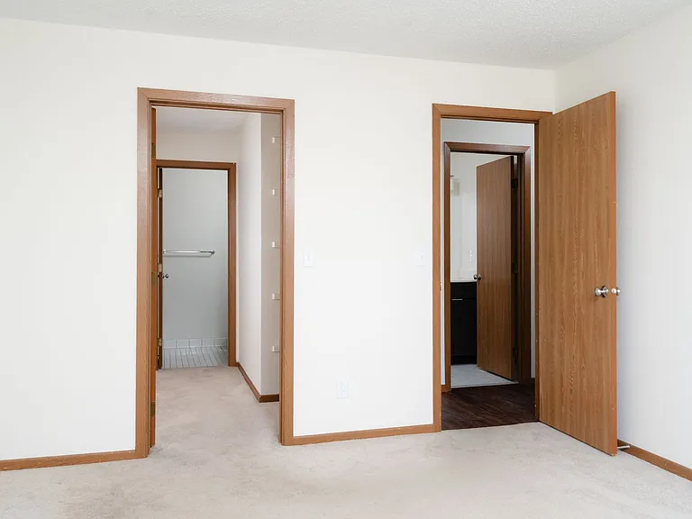 Hummingbird Cove Apartments — Photo 10