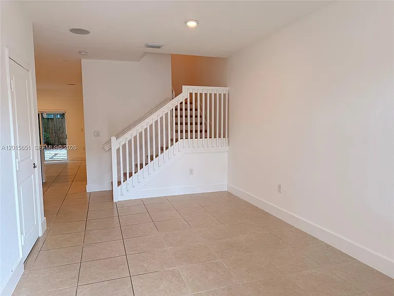 1328 SE 26th Ter — Photo 3