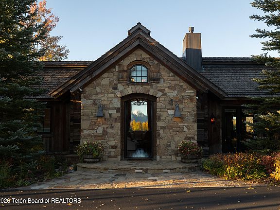 2nd image of 2625 Buttercup Ln