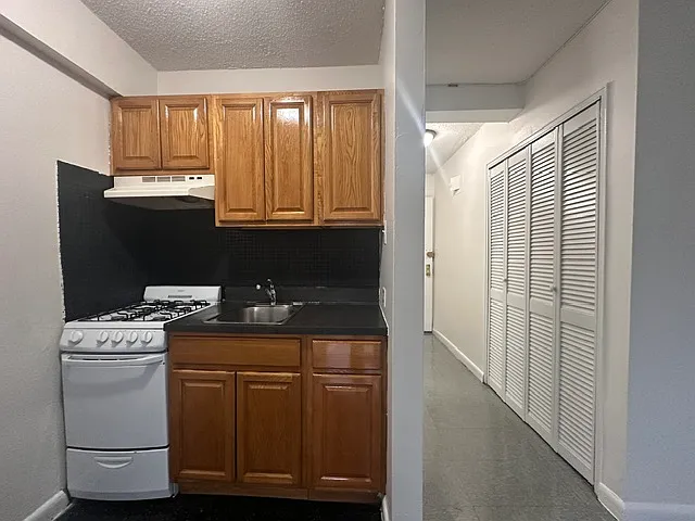 Studio, $1,800 — Photo 2