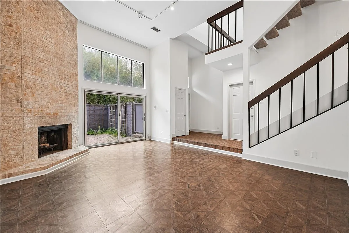 3 bed, 2.5 bath, 1835 sqft, $3,900 — Photo 1