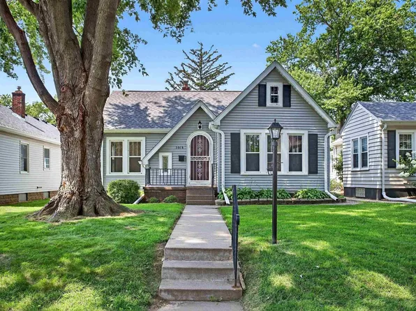 3016 Arlington Ave, Davenport, IA 52803