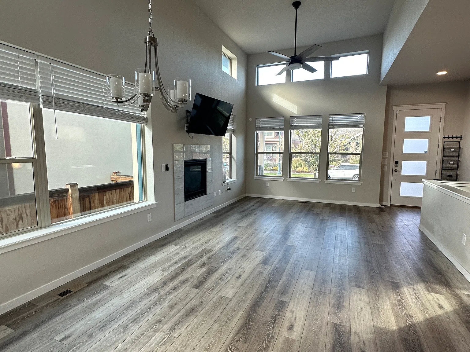 4 bed, 2715 sqft, $3,700 — Photo 3
