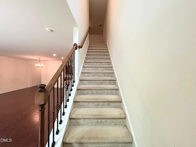 735 Lampwick Ln — Photo 13