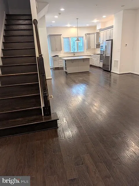 4 bed, 2543 sqft, $5,000 — Photo 1