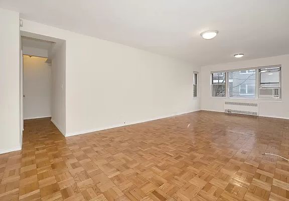 4th image of 3850 Hudson Manor Ter APT 1FE