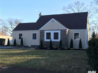 128 Cerny Pl, West Islip, NY 11795