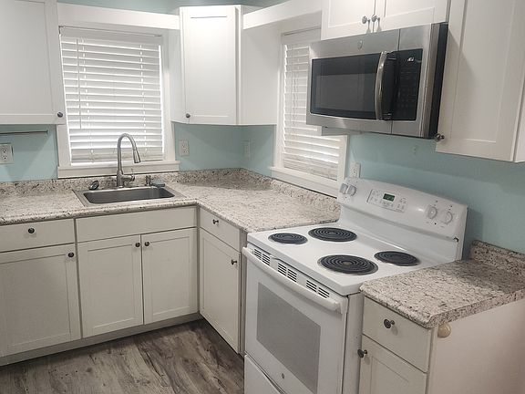 5th image of 1422 Holly Dr #1