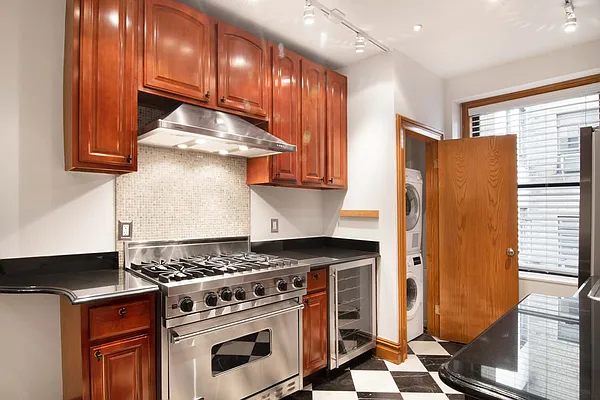 Rented by WAM Partners - William Moses Co. | media 69