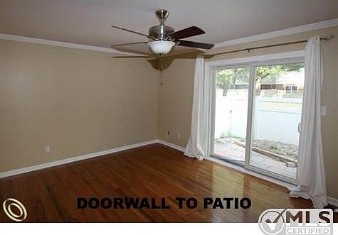DOORWALL TO PATIO.jpg