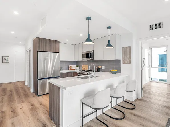 Empire at Larchmont, 5801 Camerford Ave #303, Los Angeles, CA 90038