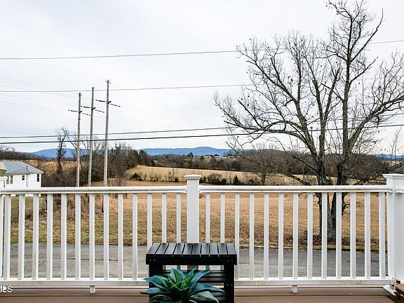 4th image of 132 Southridge Dr #1