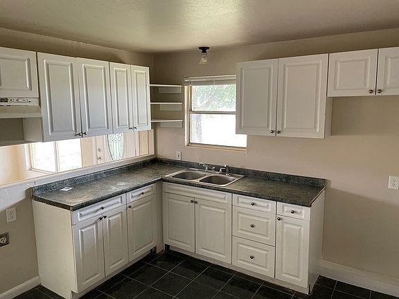 3rd image of 1814 Douglas Dr