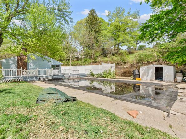 83 Greenwood St, Watertown, CT 06795