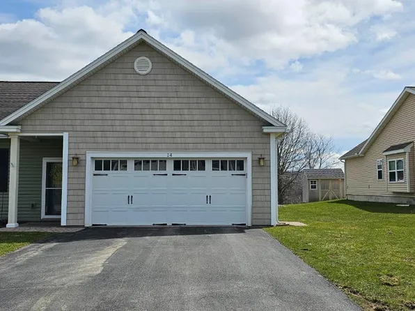 14 Village View Dr, Tully, NY 13159