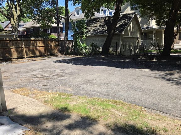 3rd image of 126 Argyle St #3