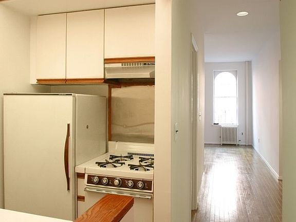 3rd image of 304 E 92nd St APT 3W