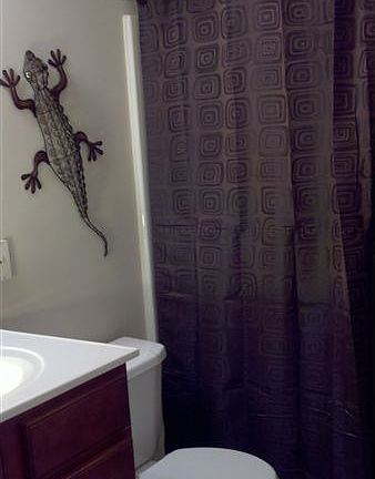 4th image of 100 Wild Oak Ln