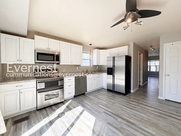 2040 Oakcrest Cir — Photo 4